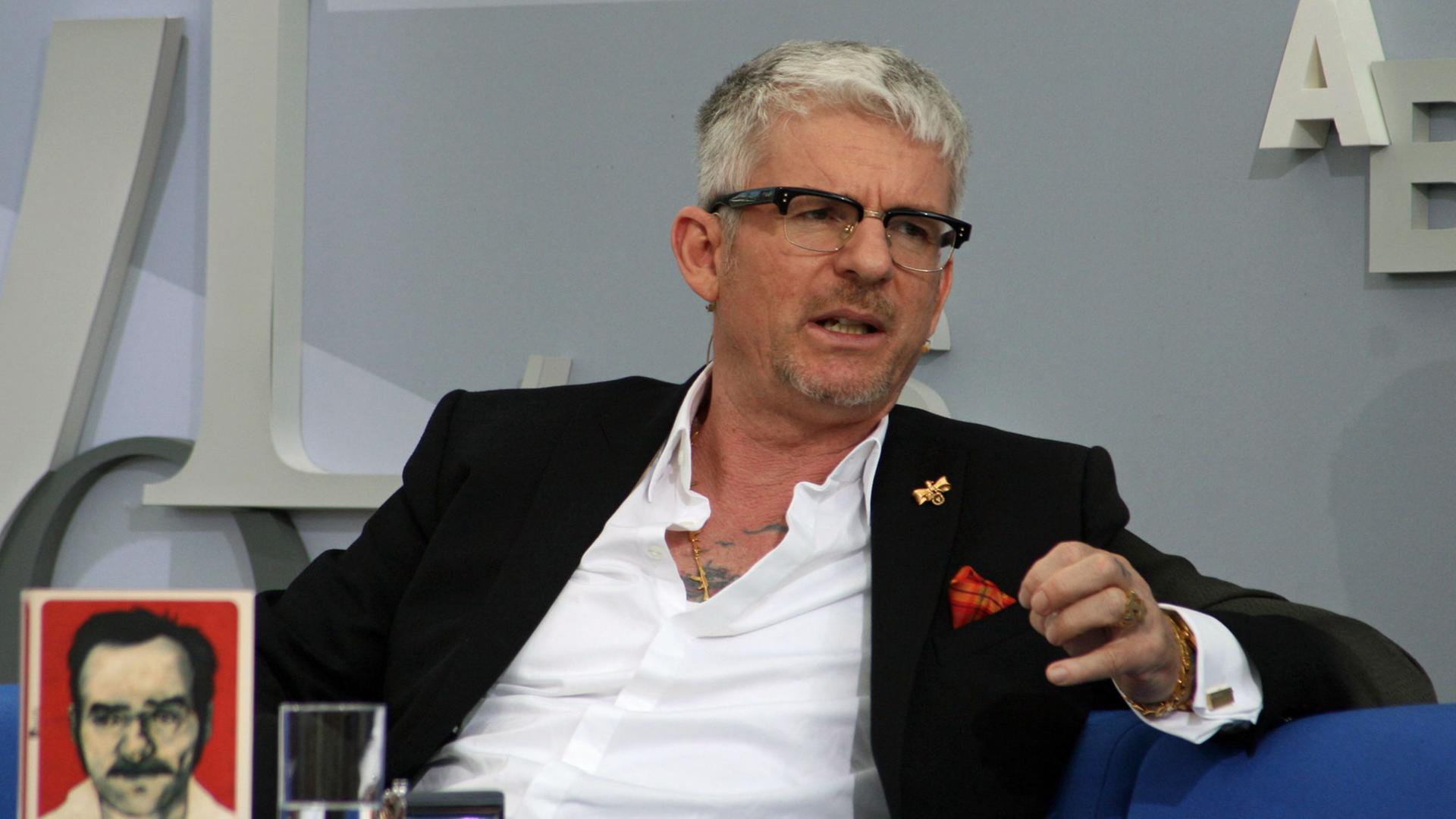 Der Entertainer und Autor Heinz Strunk auf dem Blauen Sofa der Leipziger Buchmesse Der Entertainer und Autor Heinz Strunk auf dem Blauen Sofa der Leipziger Buchmesse