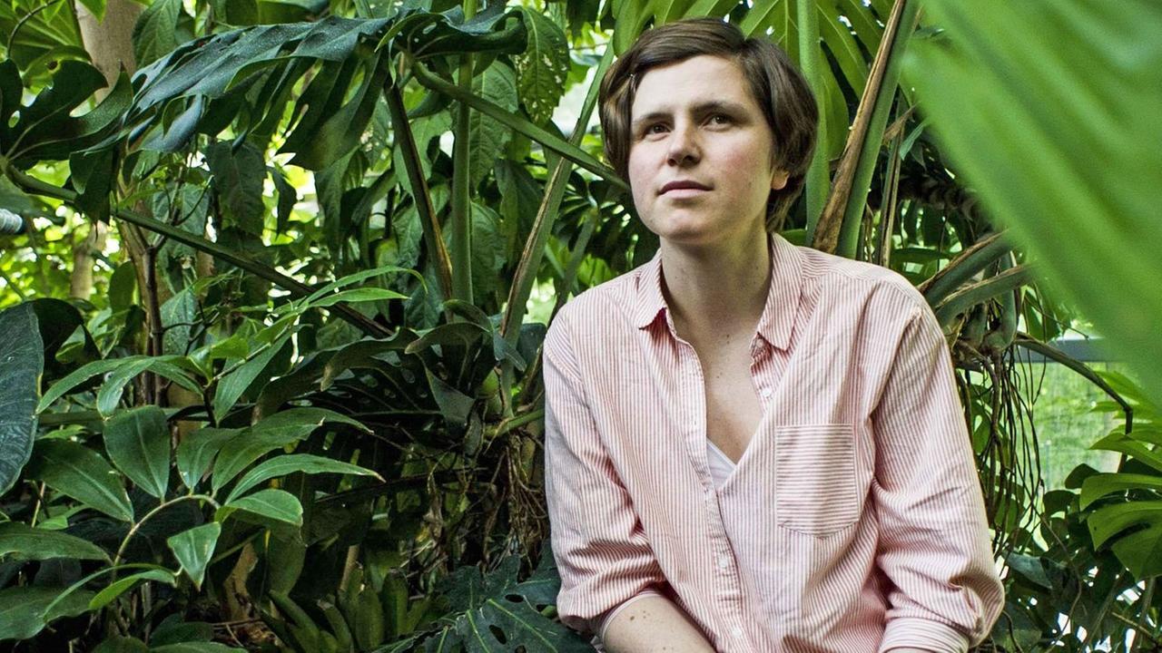 Die Schriftstellerin Judith Schalansky bei einem Gespräch im Stuttgarter zoologisch-botanischen Garten Wilhelma