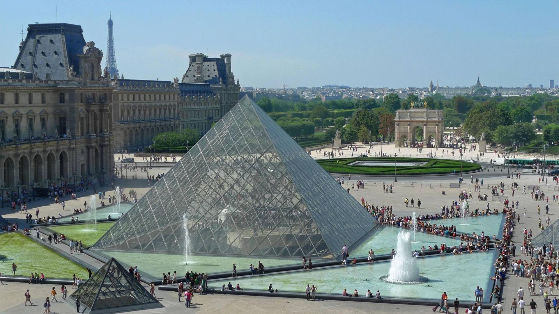 Die Pyramiede des Louvre.