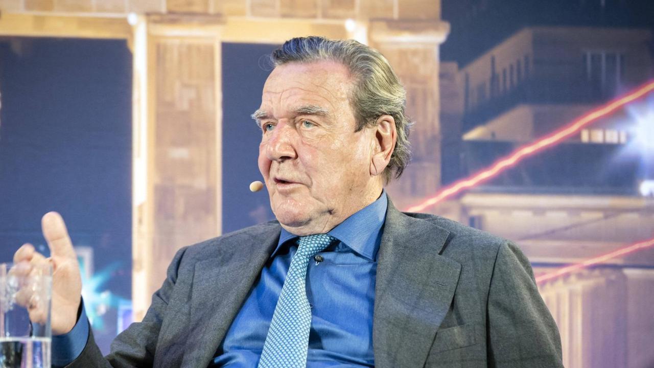 Berliner Salon des RND mit Altbundeskanzler Gerhard Schroeder. 10.03.2020, Berlin Deutschland Berliner Salon des RND mit Altbundeskanzler Gerhard Schroeder. 10.03.2020, Berlin Deutschland