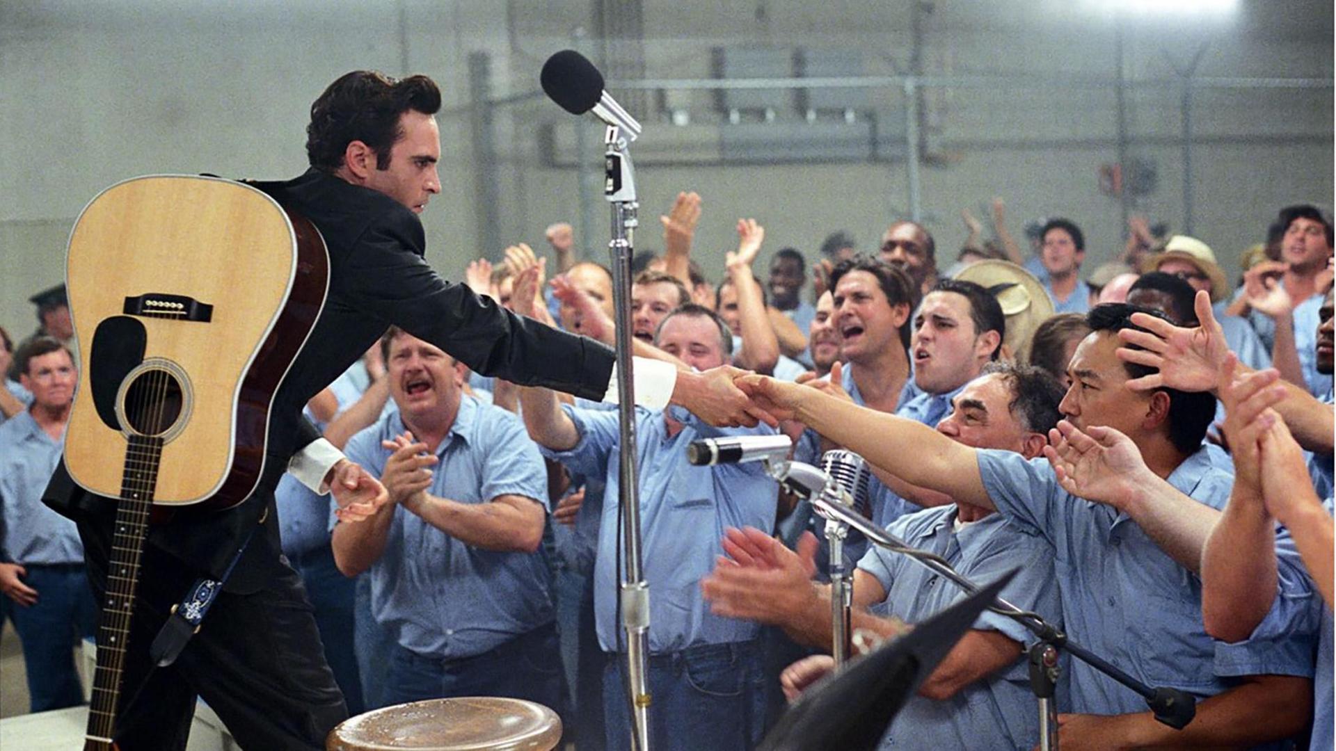 WALK THE LINE USA 2005 James Mangold Johnny Cash (JOAQUIN PHOENIX) Regie: James Mangold / WALK THE LINE USA 2005 *** Local Caption *** 00020765 | Verwendung weltweit WALK THE LINE USA 2005 James Mangold Johnny Cash (JOAQUIN PHOENIX) Regie: James Mangold / WALK THE LINE USA 2005 *** Local Caption *** 00020765 | Verwendung weltweit