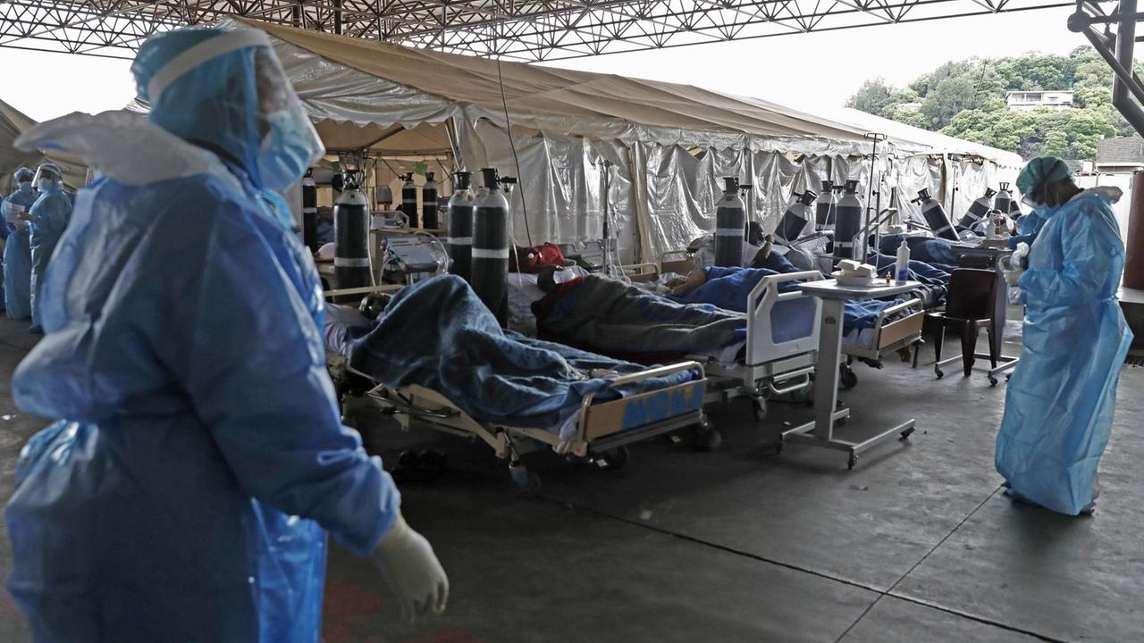 Corona-Patienten in einem improvisierten Krankenhaus in Pretoria, Südafrika Corona-Patienten in einem improvisierten Krankenhaus in Pretoria, Südafrika