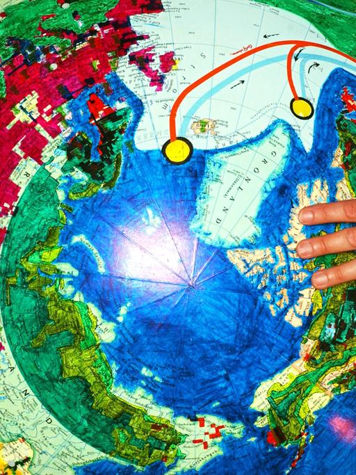 Auf einem riesigen Globus werden im Potsdam-Institut für Klimafolgenforschung die gravierenden Klimaveränderungen demonstriert.