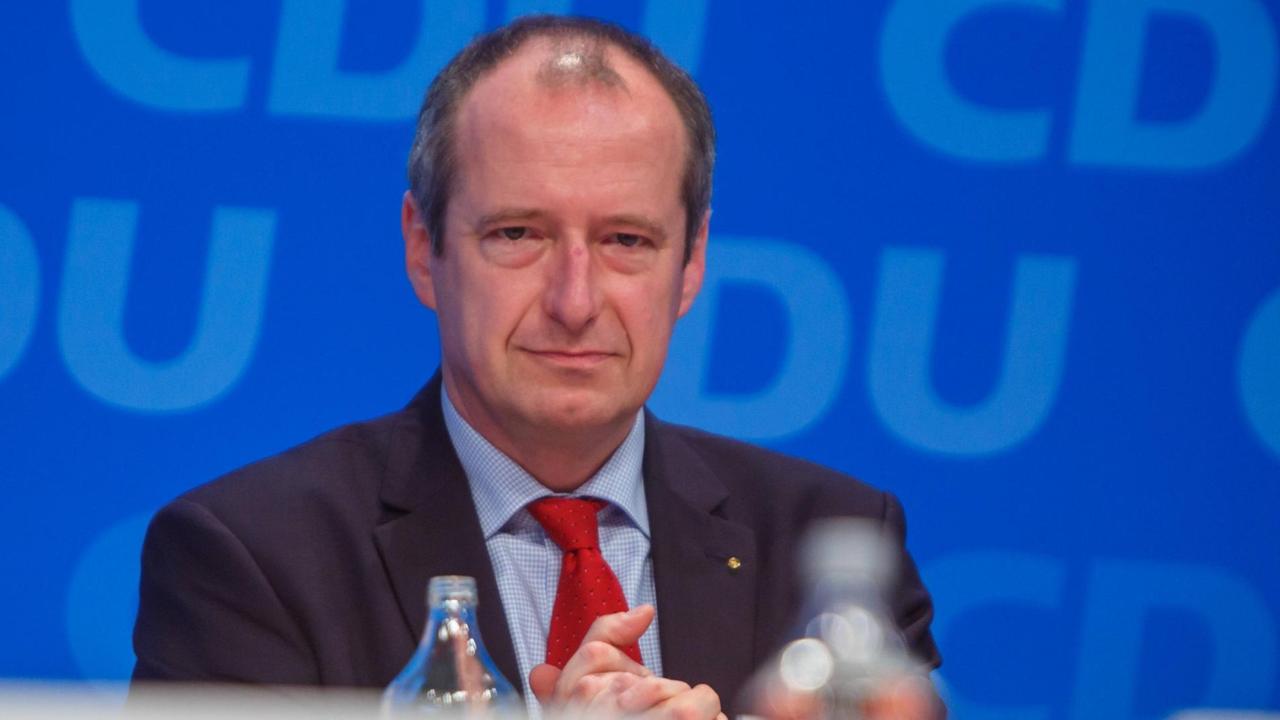 Der CDU-Politiker Oliver Wittke im April 2017 beim Landesparteitag in Münster. Der CDU-Politiker Oliver Wittke im April 2017 beim Landesparteitag in Münster.