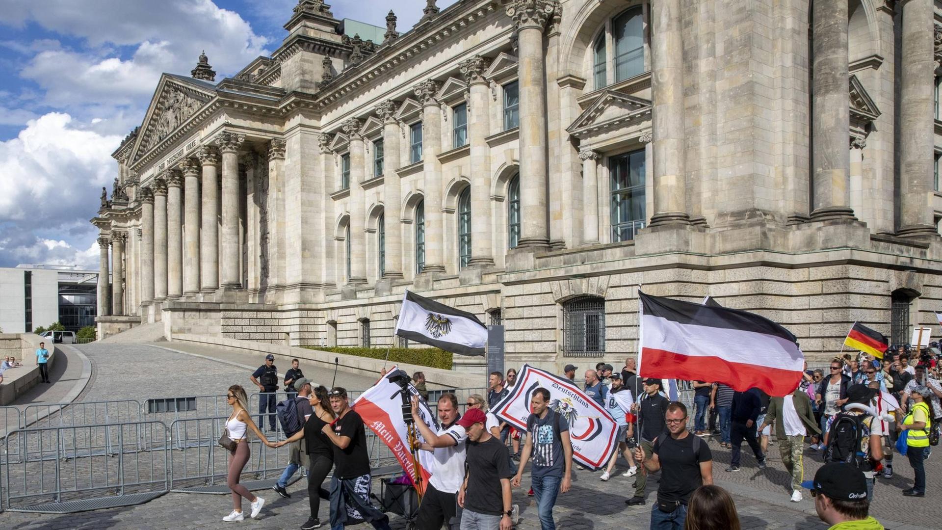 Anti Corona Demonstranten am 29.08.2020 vor dem Berliner Reichstag Anti Corona Demonstranten am 29.08.2020 vor dem Berliner Reichstag