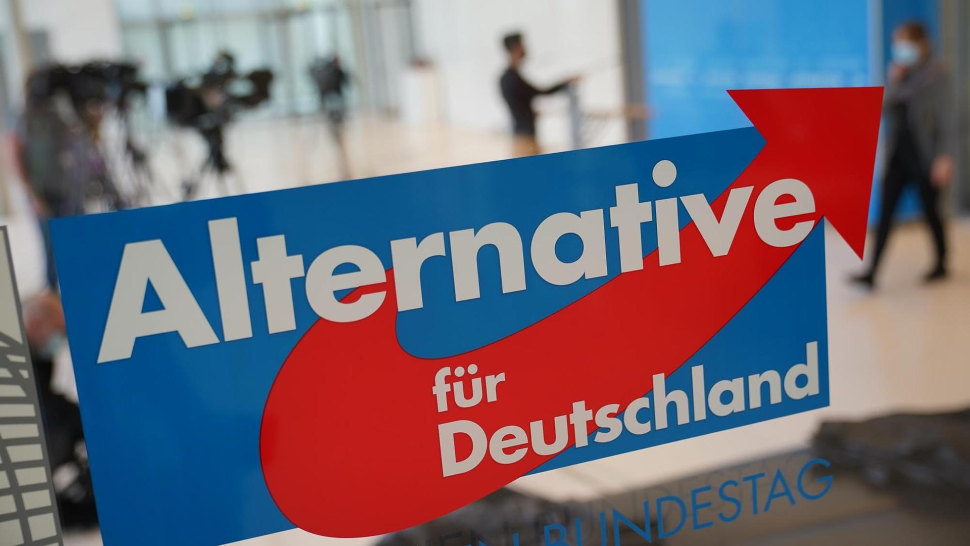 Das Foto zeigt ein Schild von der AfD.
