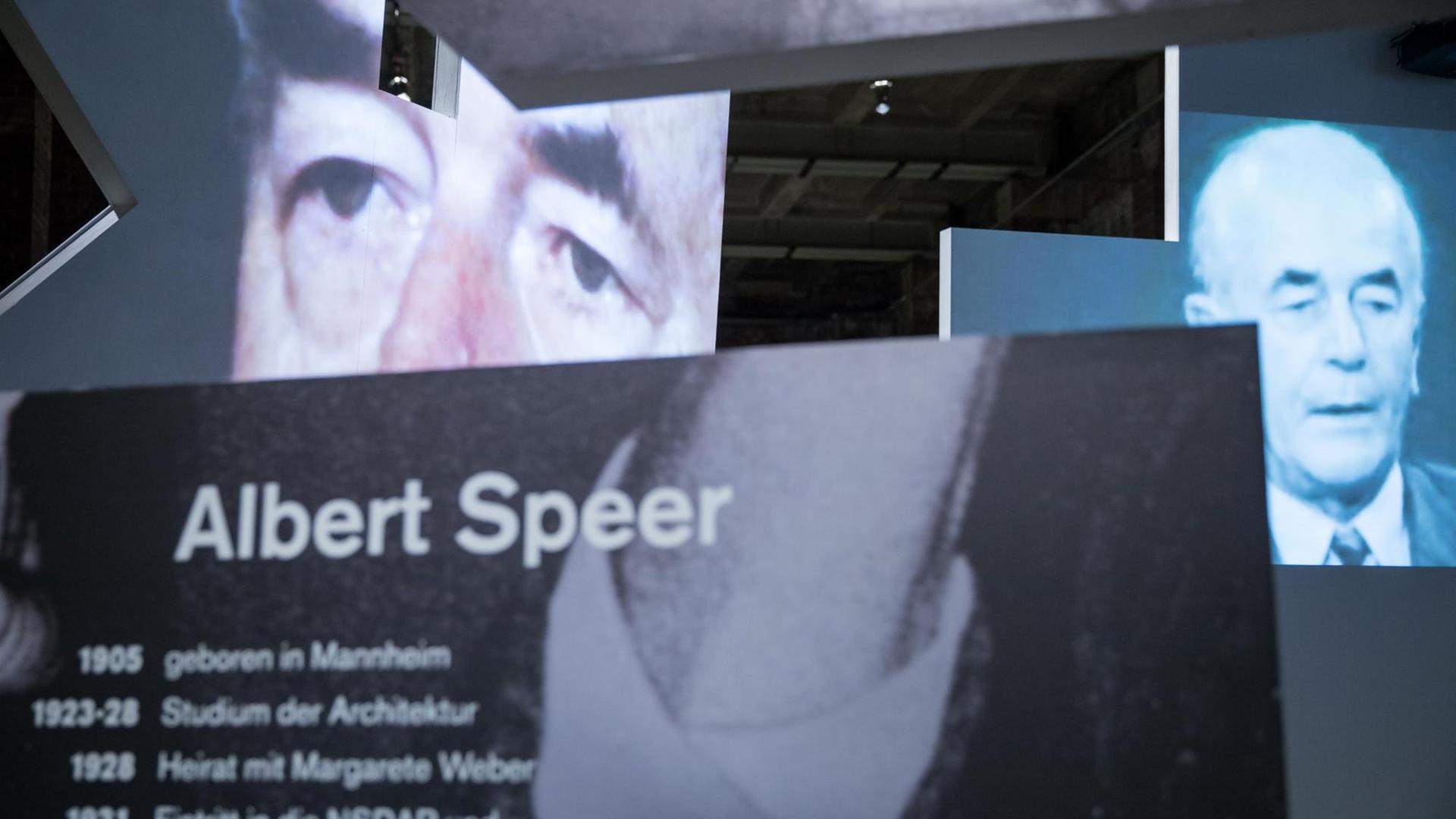 Projektionen historischer Dokumente sind in Nürnberg während der Ausstellung "Albert Speer in der Bundesrepublik. Vom Umgang mit deutscher Vergangenheit" im Dokumentationszentrum Reichsparteitagsgelände zu sehen.
