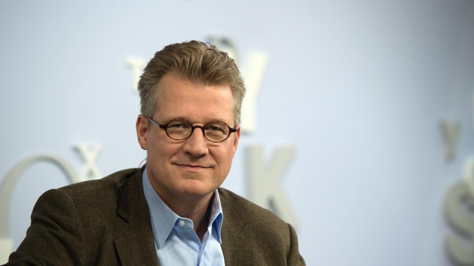 Der Historiker Philipp Blom aufgenommen im Oktober 2016, auf der 68. Frankfurter Buchmesse, in Frankfurt/Main (Hessen). Der Historiker Philipp Blom aufgenommen im Oktober 2016, auf der 68. Frankfurter Buchmesse, in Frankfurt/Main (Hessen).