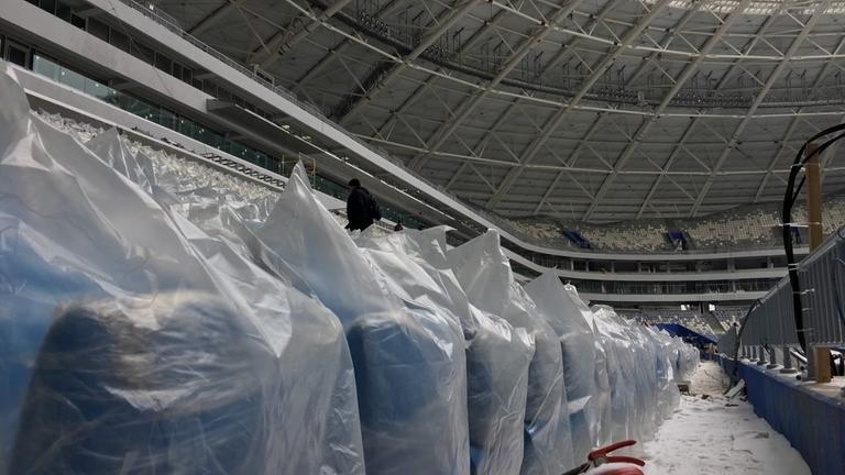 Der Winter hat das WM-Stadion im russischen Samara fest im Griff. Der Winter hat das WM-Stadion im russischen Samara fest im Griff.