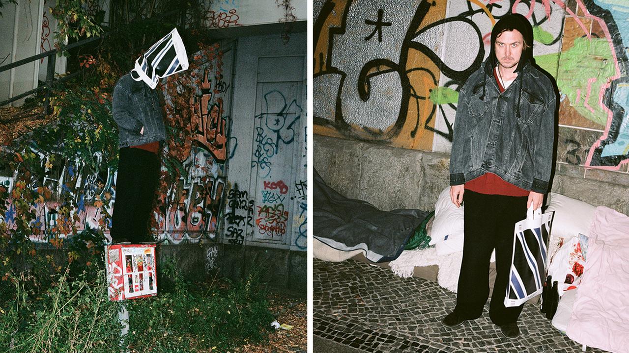 Fotomontage von zwei Fotos, auf denen der Schauspieler Lars Eidinger eine Designertasche präsentiert. Fotomontage von zwei Fotos, auf denen der Schauspieler Lars Eidinger eine Designertasche präsentiert.