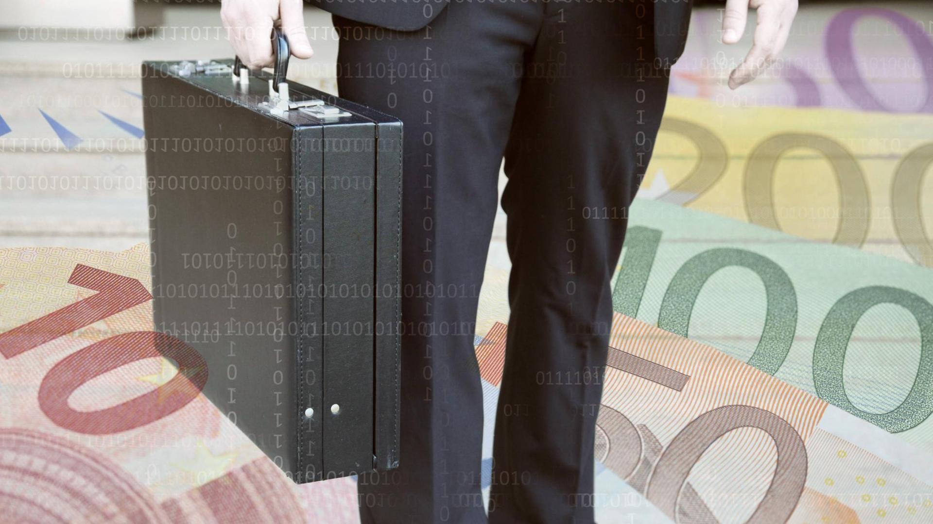 Ein Mann trägt einen Koffer vor einem Hintergrund von Banknoten.