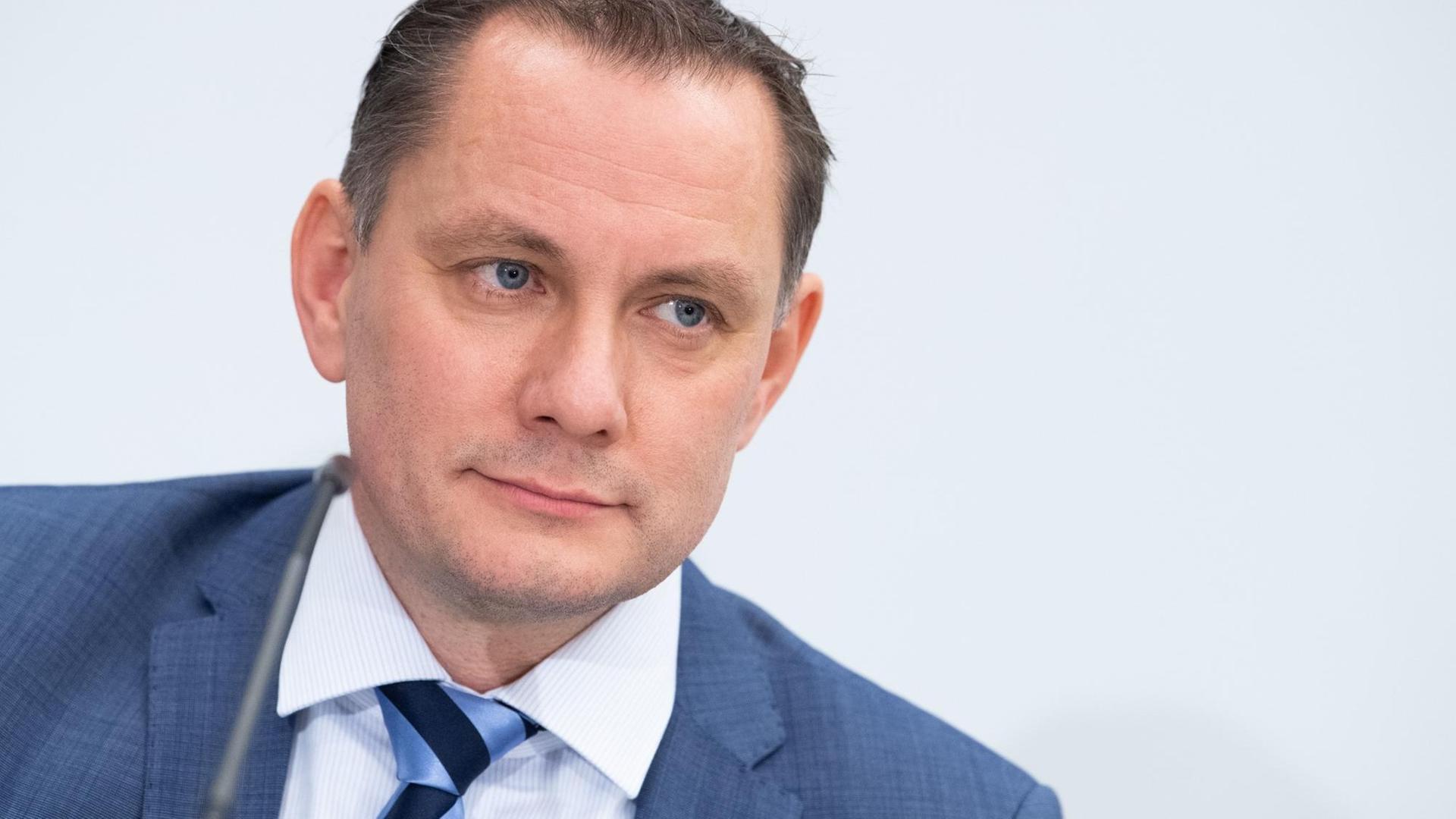 AfD-Co-Parteichef Tino Chrupalla am 30. November 2019 in Niedersachsen beim AfD-Parteitag AfD-Co-Parteichef Tino Chrupalla am 30. November 2019 in Niedersachsen beim AfD-Parteitag