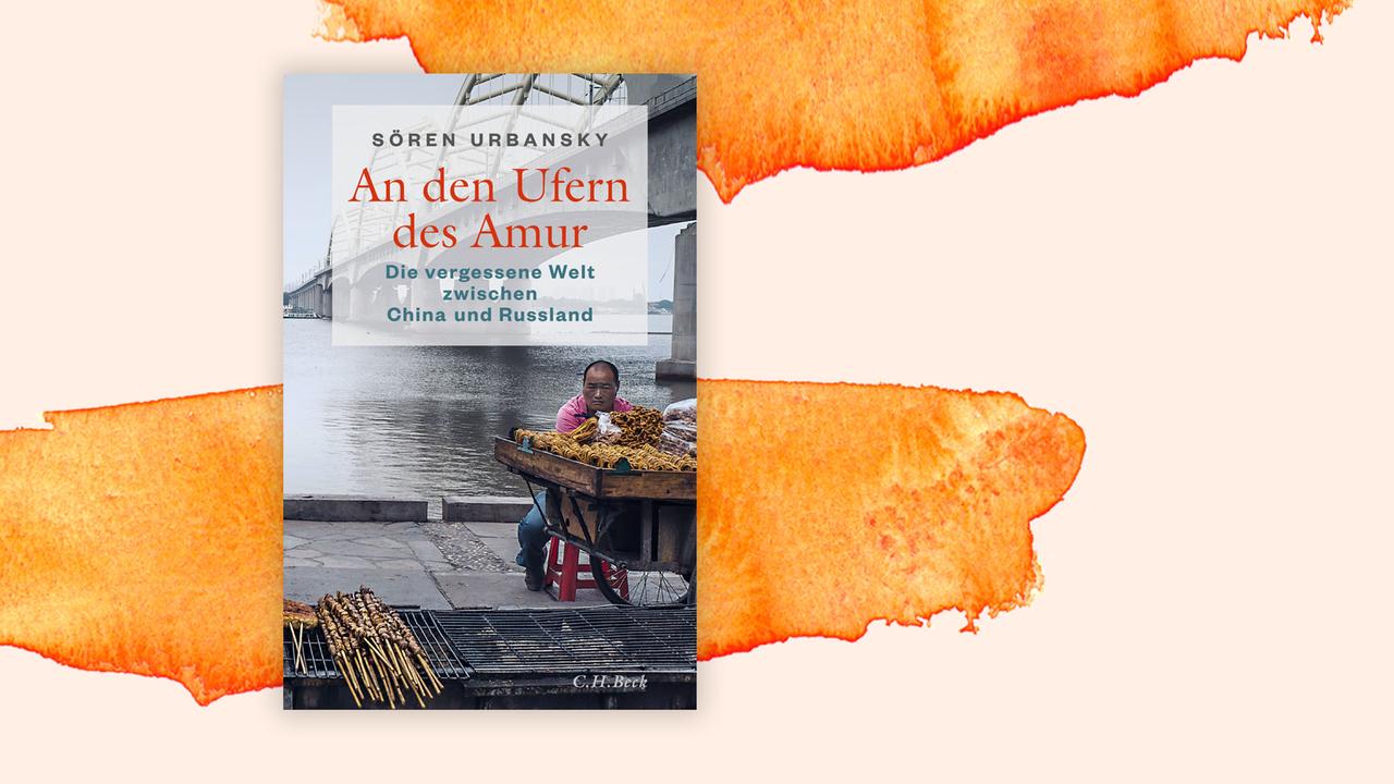Das Cover von Sören Urbanskys Buch "An den Ufern des Amur. Die vergessene Welt zwischen China und Russland" auf orange-weißem Hintergrund.
