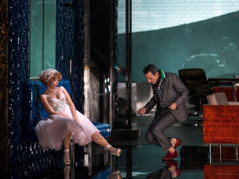 Mathevet (Zerlina) und Jean-Sebastian Bou (Don Giovanni) bei der Aufführung in der Brüssler Oper