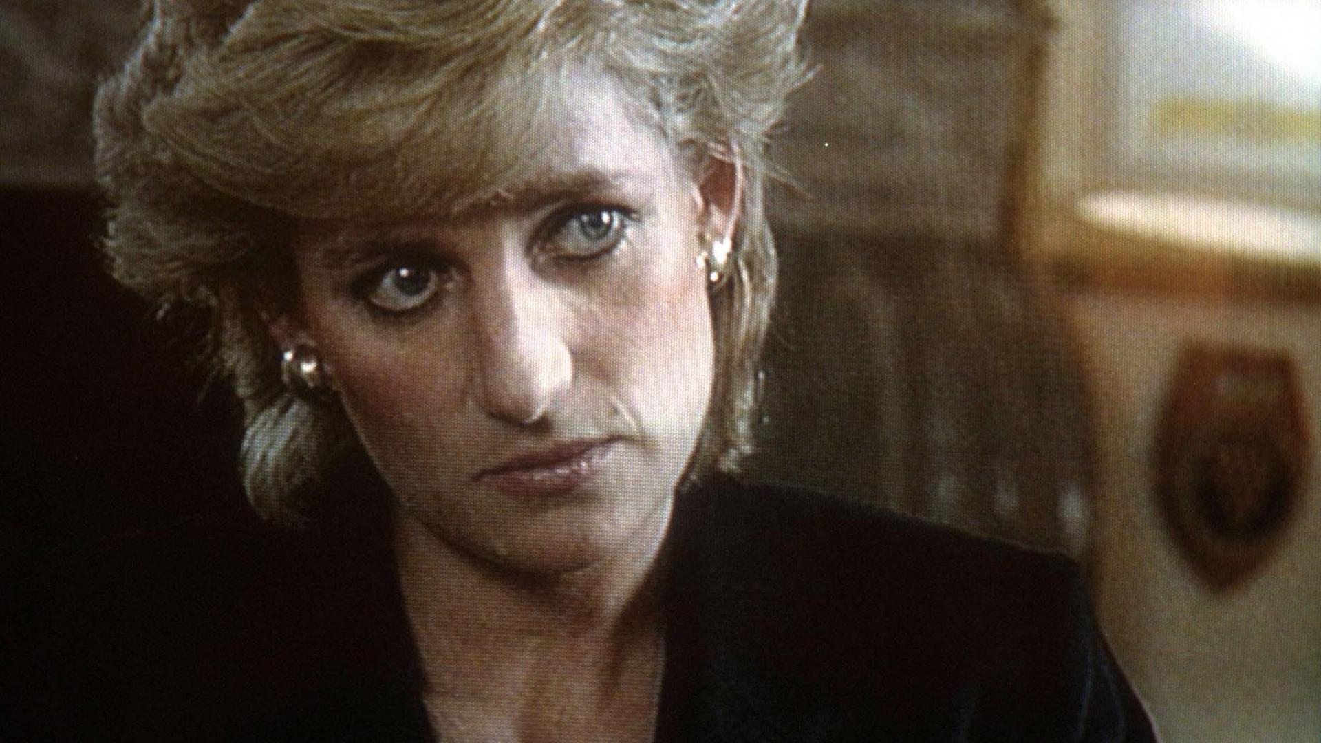 Prinzessin Diana im legendären BBC-Interview am 20. November 1995. Prinzessin Diana im legendären BBC-Interview am 20. November 1995.