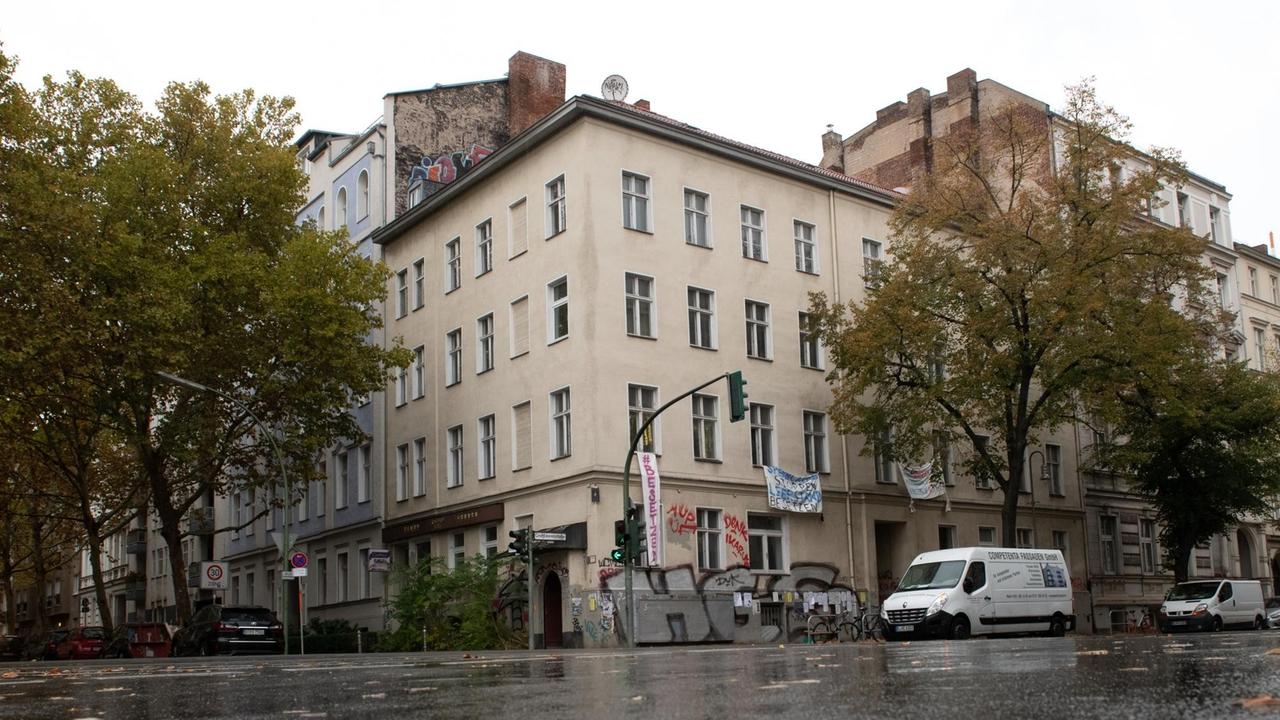 Das Haus in der Großbeerenstraße in Berlin am 23.10.2018, das Gebäude war einige Wochen zuvor besetzt worden Das Haus in der Großbeerenstraße in Berlin am 23.10.2018, das Gebäude war einige Wochen zuvor besetzt worden