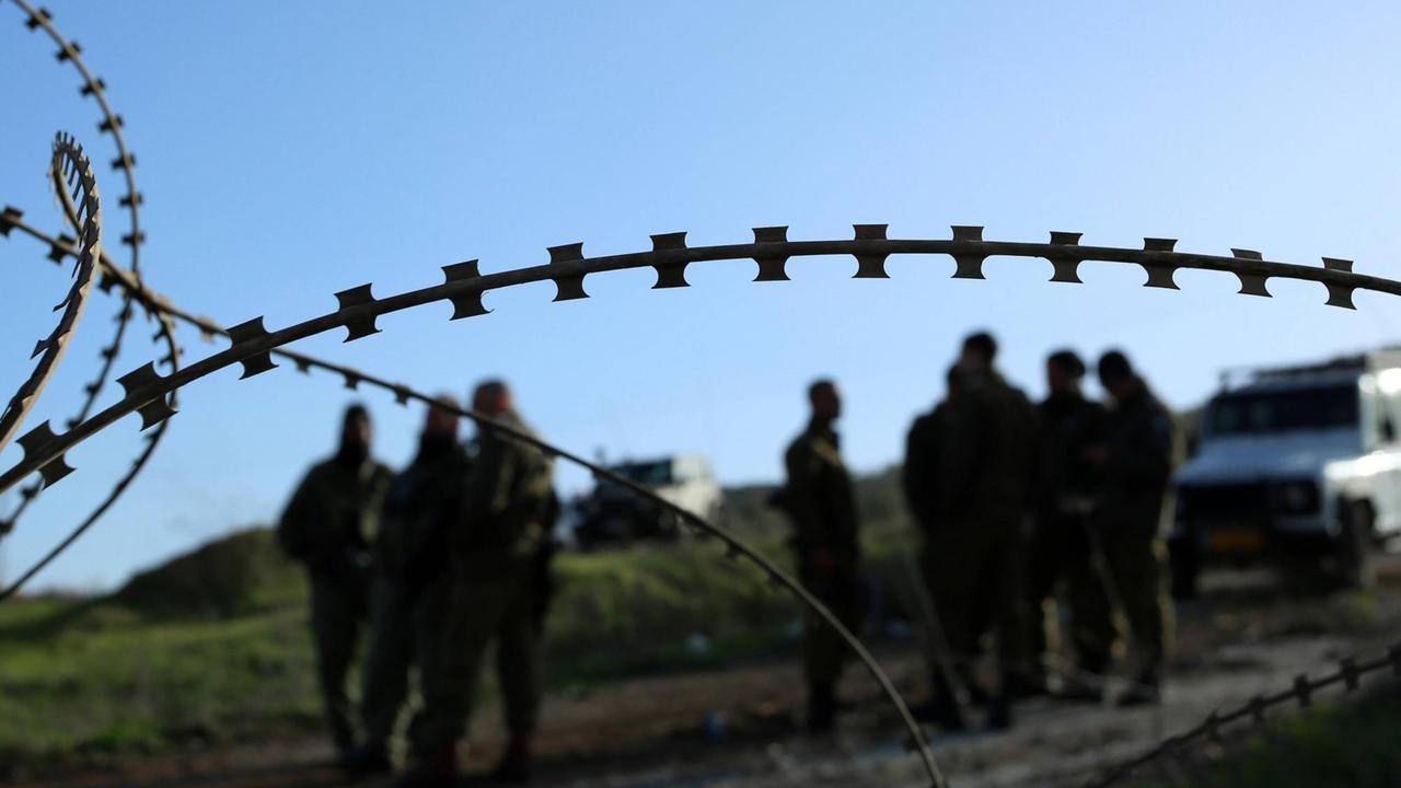 Absperrungen bei einer israelischen Siedlung bei Nablus im Westjordanland Absperrungen bei einer israelischen Siedlung bei Nablus im Westjordanland