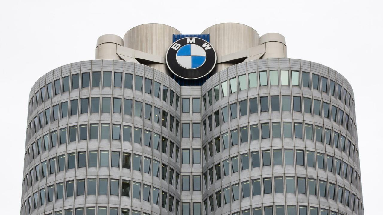 BMW (Bayerische Motoren Werke) als Hauptmarke der BMW Group ist ein deutscher Automobilhersteller mit Sitz seiner Konzernzentrale in München. (Symbolbild, Themenbild) München, 11.10.2020