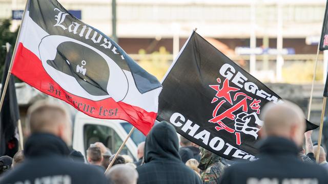 Hooligan-Demo gegen Salafisten in Köln