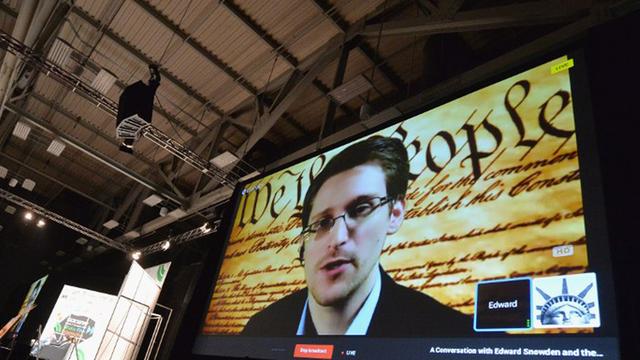 Edward Snowden spricht im März 2014 in einer Videokonferenz in Austin, Texas.
