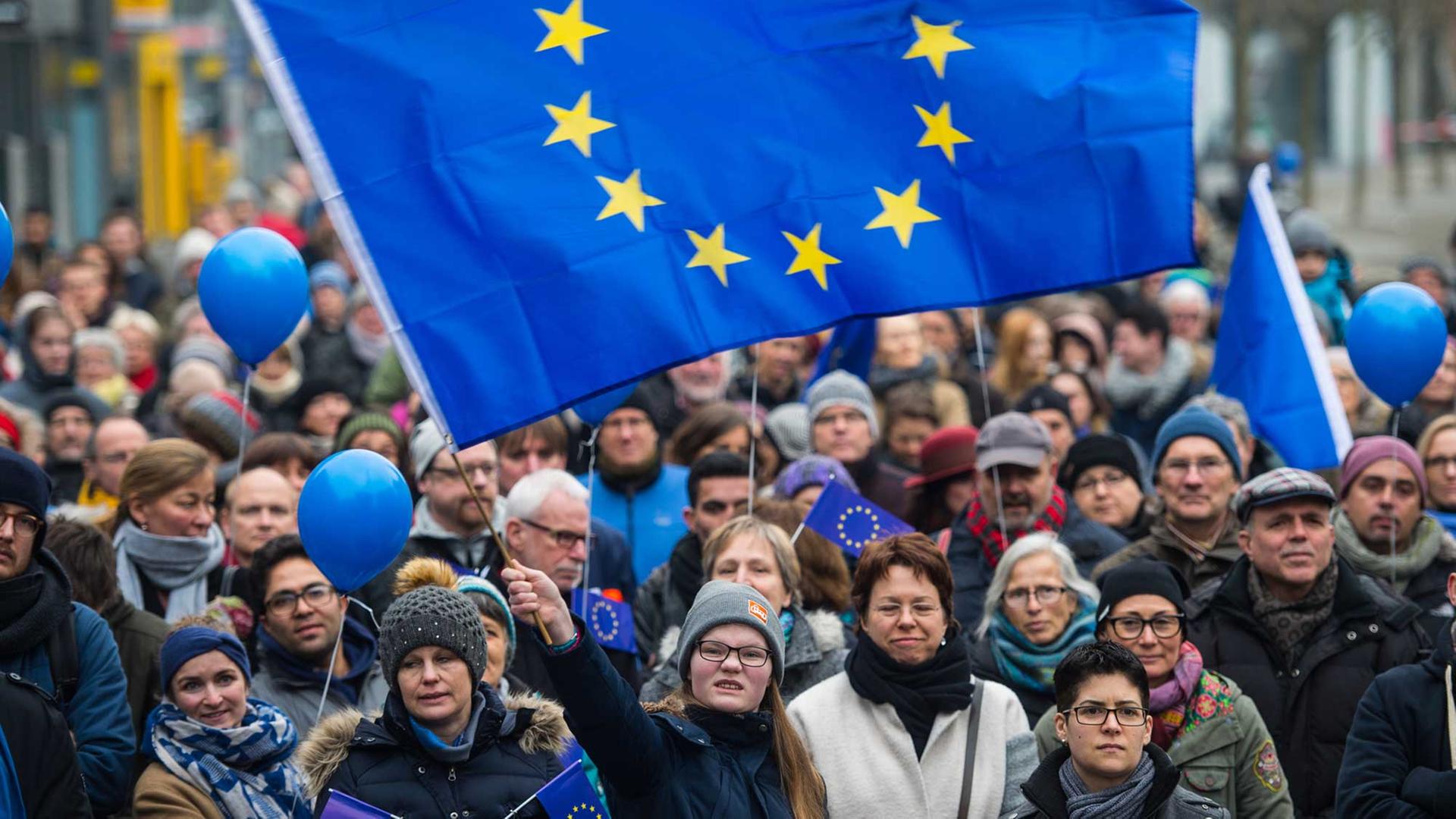 EU-Freunde Ende Januar auf dem Goetheplatz in Frankfurt am Main EU-Freunde Ende Januar auf dem Goetheplatz in Frankfurt am Main