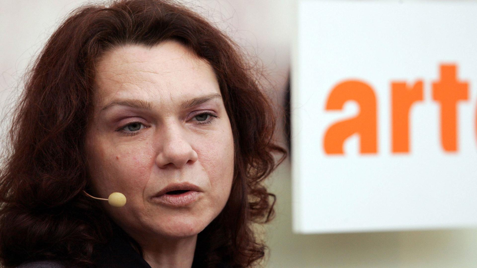 Die Autorin und Journalistin Asli Erdoğan auf der Leipziger Buchmesse 2008 Die Autorin und Journalistin Asli Erdoğan auf der Leipziger Buchmesse 2008