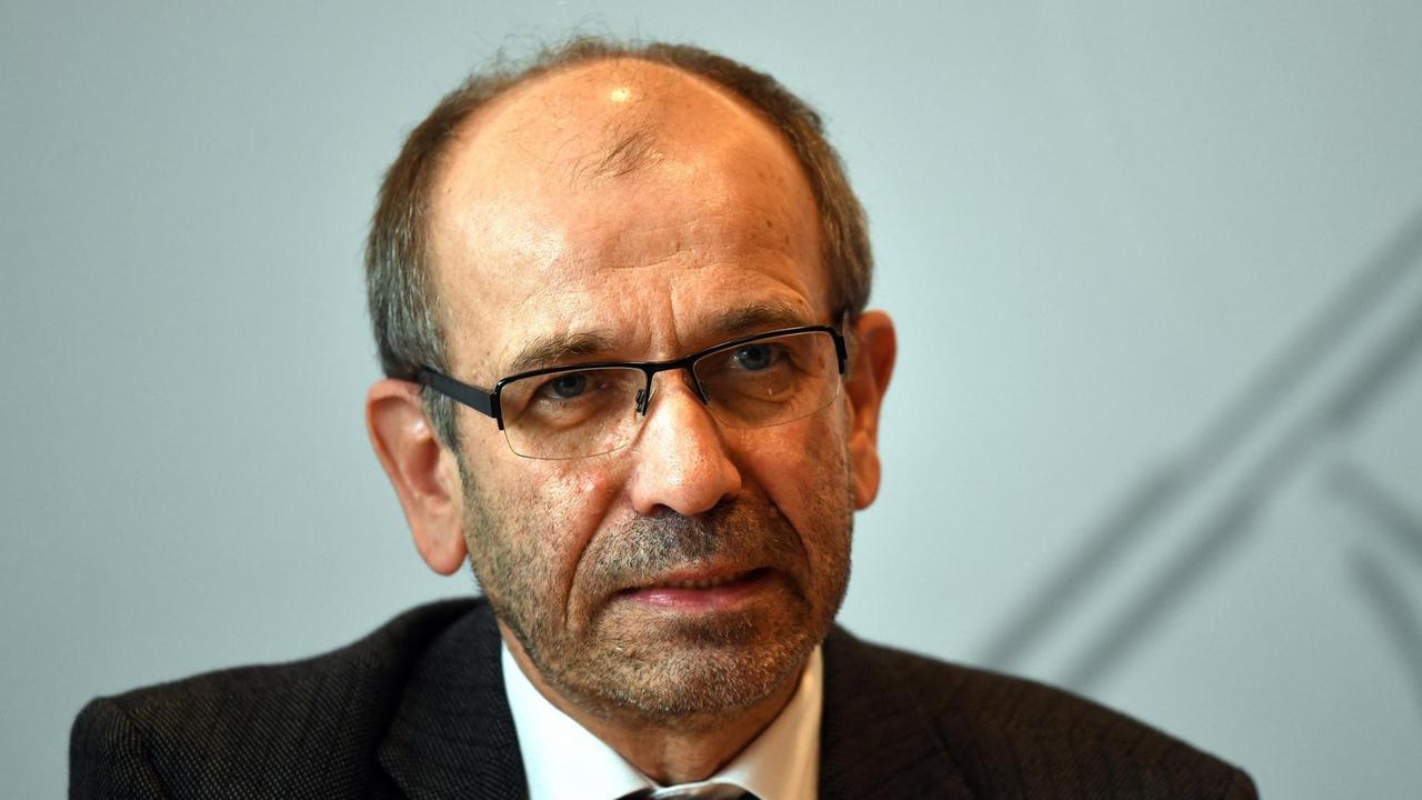 Manfred Rekowski bei einer Pressekonferenz zum Aufruf für ein tolerantes NRW im November Manfred Rekowski bei einer Pressekonferenz zum Aufruf für ein tolerantes NRW im November