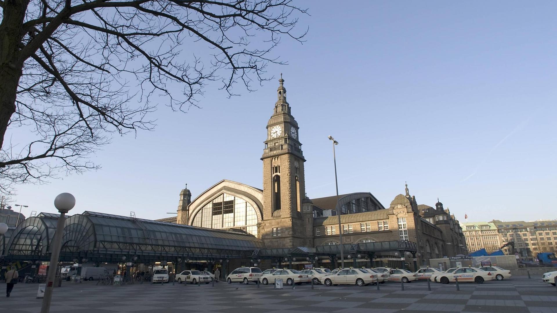 Der Hauptbahnhof in Hamburg. Der Hauptbahnhof in Hamburg.