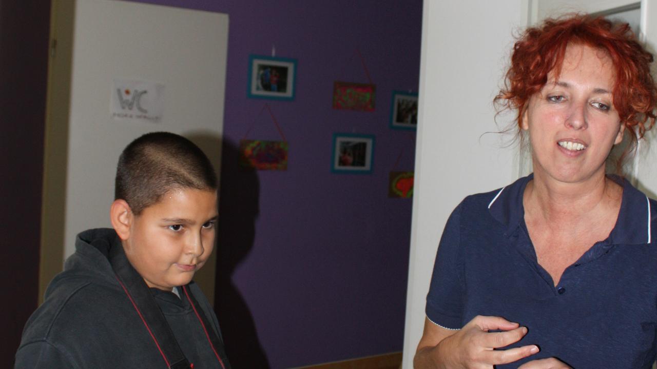 Im Van-Helyed-Studio in Ozd unterstützt die Budapester Filmemacherin Kriszta Bodis Roma-Schüler. Im Van-Helyed-Studio in Ozd unterstützt die Budapester Filmemacherin Kriszta Bodis Roma-Schüler.