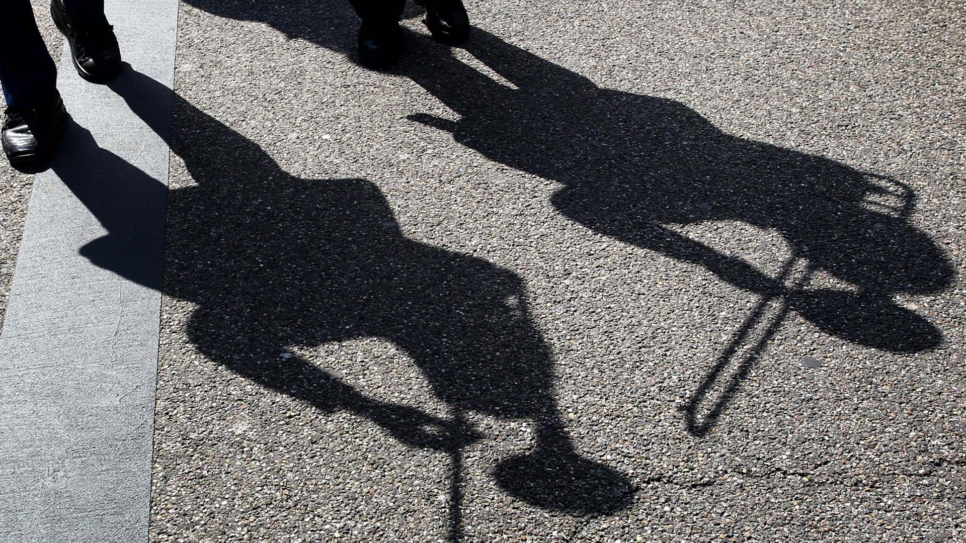 Schatten, Musiker, Asphalt Schatten, Musiker, Asphalt