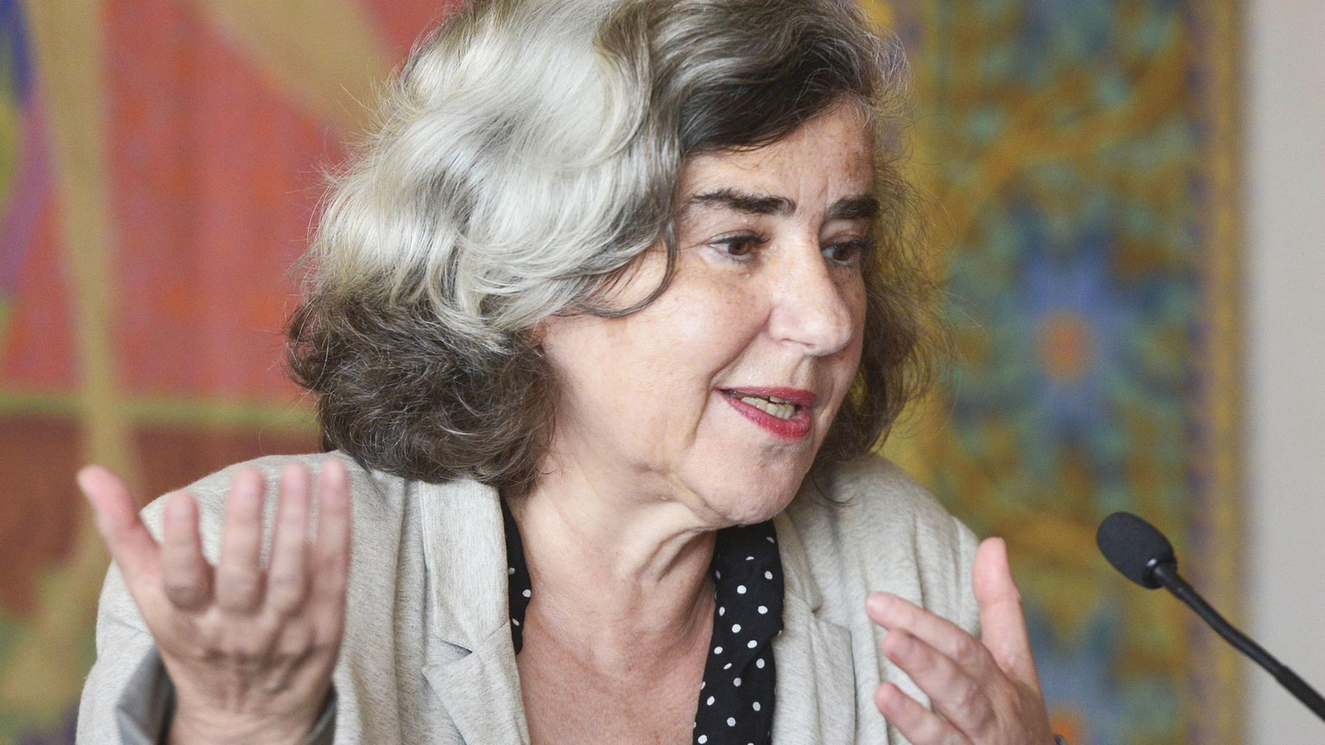 Die Schriftstellerin Barbara Honigmann während der Pressekonferenz zur Uraufführung der Oper Charlotte Salomon in der Kulisse im Festspielhaus in Salzburg, 28.07.2014 Die Schriftstellerin Barbara Honigmann während der Pressekonferenz zur Uraufführung der Oper Charlotte Salomon in der Kulisse im Festspielhaus in Salzburg, 28.07.2014