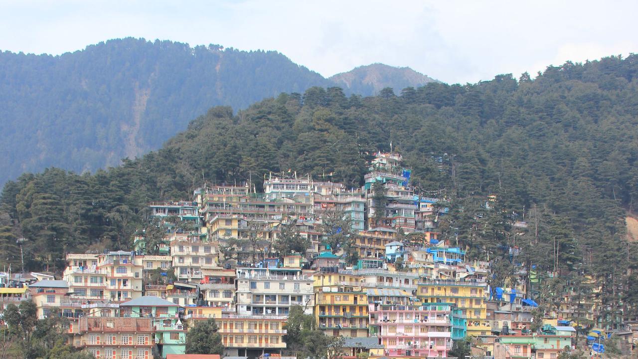 Der Ort Dharamsala in Indien. Seit mehr als 50 Jahren lebt ein Teil der Tibeter außerhalb von Tibet im Exil. Der Ort Dharamsala in Indien. Seit mehr als 50 Jahren lebt ein Teil der Tibeter außerhalb von Tibet im Exil.