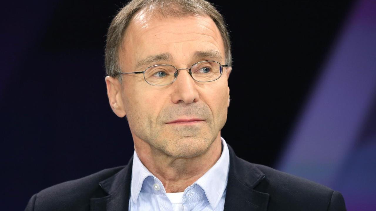 Prof. Dr. Reinhard Merkel (Strafrechtler) in der ZDF-Talkshow "maybrit illner" am 20.02.2014 in Berlin. Prof. Dr. Reinhard Merkel (Strafrechtler) in der ZDF-Talkshow "maybrit illner" am 20.02.2014 in Berlin.
