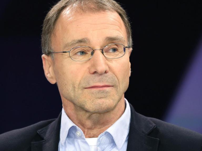 Prof. Dr. Reinhard Merkel (Strafrechtler) in der ZDF-Talkshow "maybrit illner" am 20.02.2014 in Berlin.