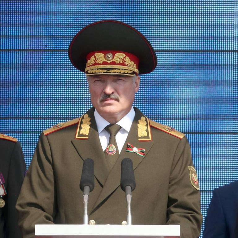 Der belarussische Präsident Alexander Lukaschenko bei einer Parade am Unabhängigkeitstag. (2016)
