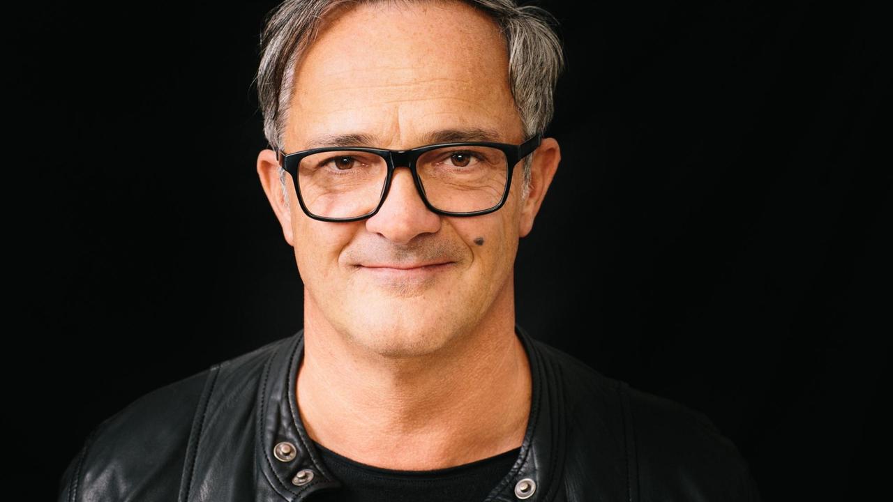 Porträt des Leiters des Aktionstheater Ensembles Martin Gruber Porträt des Leiters des Aktionstheater Ensembles Martin Gruber