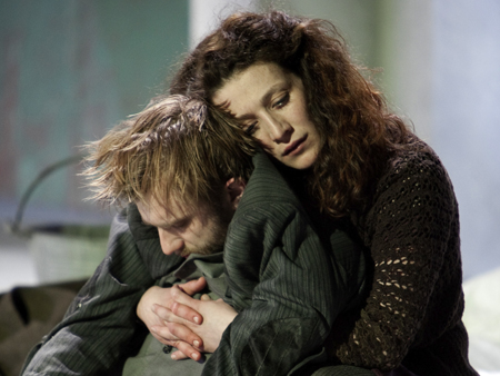 Jan Thümer und Kata Petö in Liliom, aufgeführt am Schauspielhaus Graz. Jan Thümer und Kata Petö in Liliom, aufgeführt am Schauspielhaus Graz.
