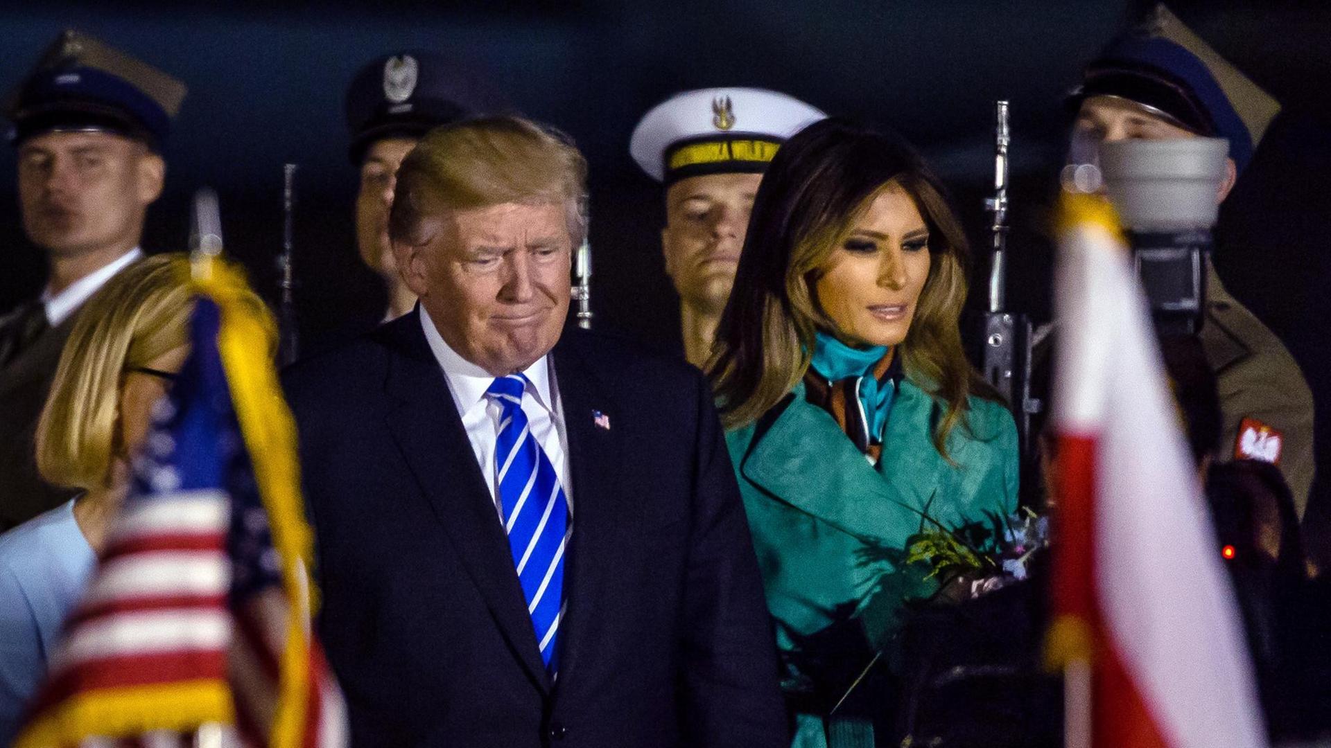 US-Präsident Trump und seine Frau Melania bei ihrer Ankunft in Warschau. US-Präsident Trump und seine Frau Melania bei ihrer Ankunft in Warschau.