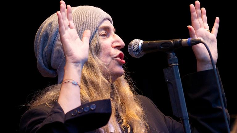 Patti Smith bei einem ihrer Auftritte Patti Smith bei einem ihrer Auftritte