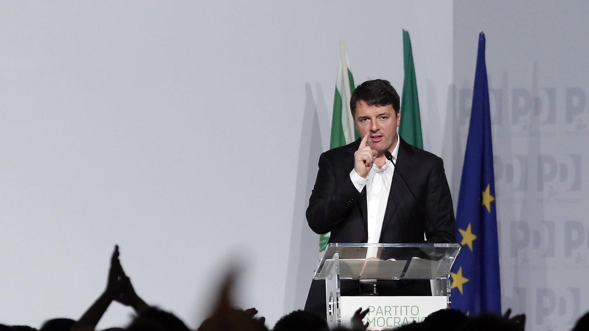 Matteo Renzi bei einer Veranstaltung der Demokratischen Partei in Rom (19.02.17) Matteo Renzi bei einer Veranstaltung der Demokratischen Partei in Rom (19.02.17)