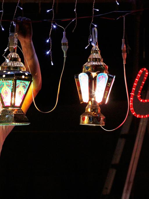 Zum Ramadan leuchten in Ländern wie Ägypten und Jordanien die "Fanoos"-Lampen.
