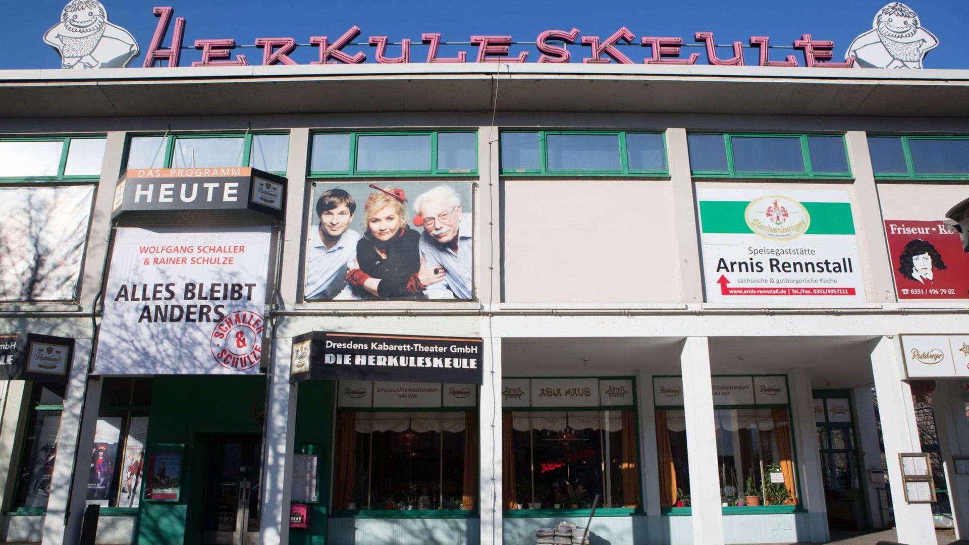 Das Kabaretttheater Herkuleskeule in Dresden von außen. Das Kabaretttheater Herkuleskeule in Dresden von außen.