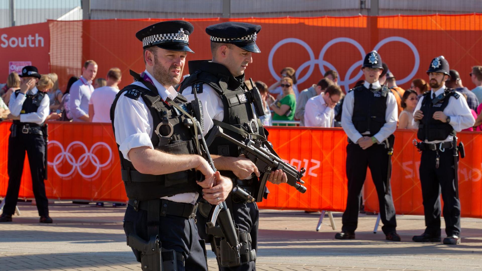 Polizisten bei den Olympischen Spielen in London 2012. Polizisten bei den Olympischen Spielen in London 2012.