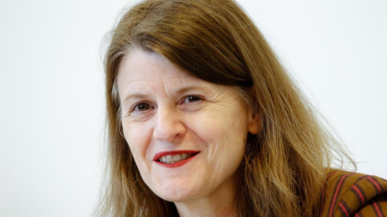 Barbara Plankensteiner lächelt in die Kamera.
Barbara Plankensteiner lächelt in die Kamera.