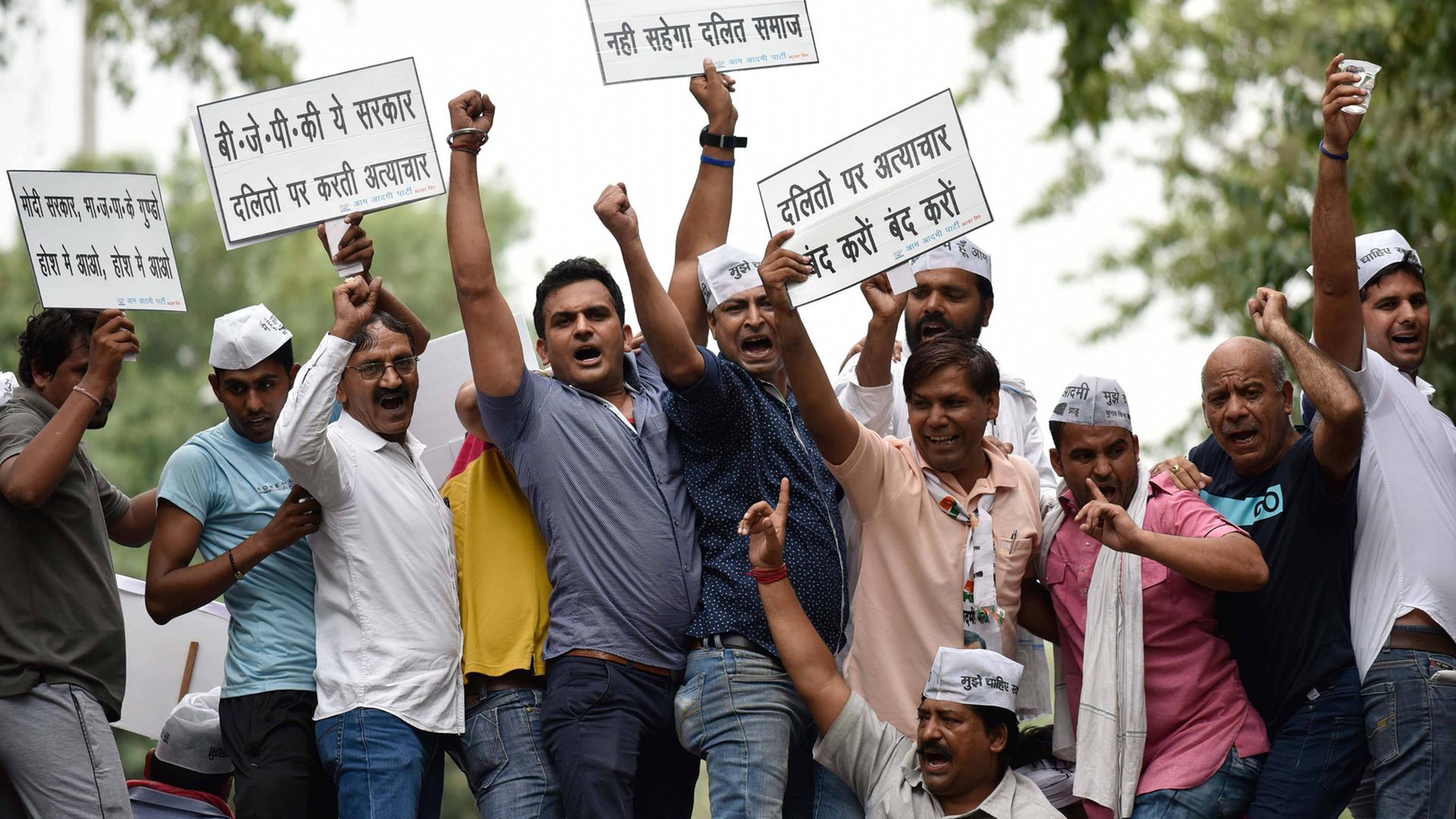Arbeiter demonstrieren in Neu-Delhi. Arbeiter demonstrieren in Neu-Delhi.