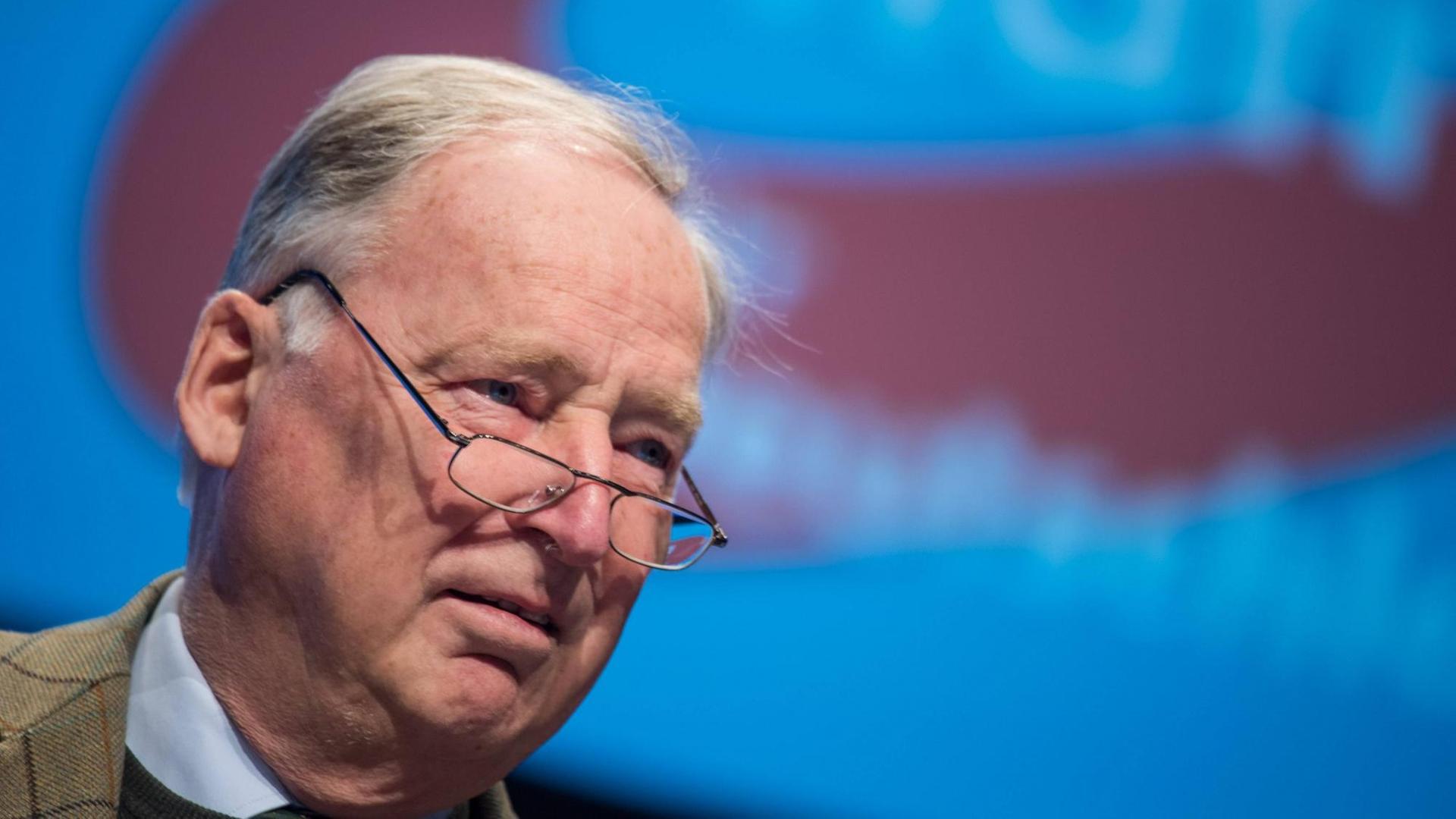 Alexander Gauland, stellvertretender Parteivorsitzender und Fraktionsvorsitzender der AfD im Brandenburgischen Landtag. Alexander Gauland, stellvertretender Parteivorsitzender und Fraktionsvorsitzender der AfD im Brandenburgischen Landtag.
