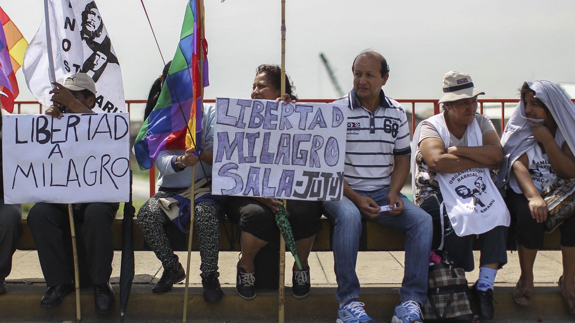 Demonstranten für die Freilassung von Milagro Sala in Buenos Aires, Argentinien.