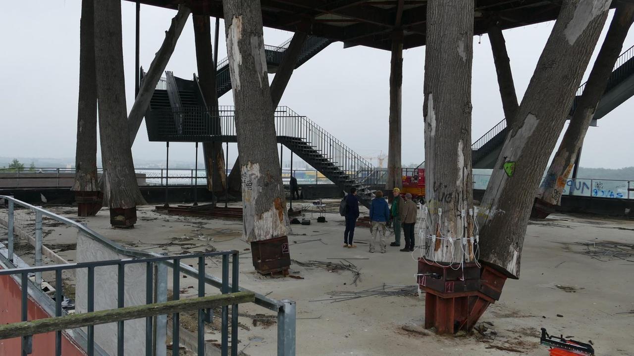 Ansicht eines leerstehenden Stockwerks im Holländischen Pavillon. Ansicht eines leerstehenden Stockwerks im Holländischen Pavillon.