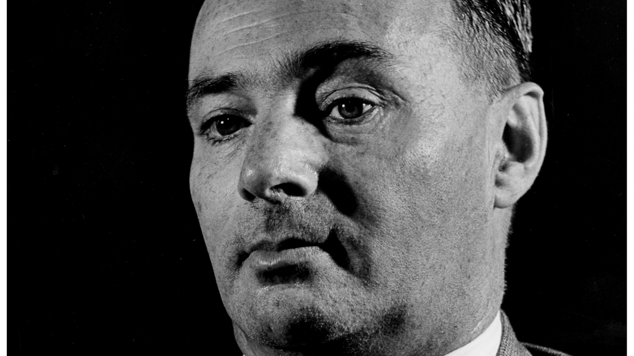Ein Porträtfoto zeigt Hans-Joachim Schoeps (Foto von Fritz Eschen) Ein Porträtfoto zeigt Hans-Joachim Schoeps (Foto von Fritz Eschen)