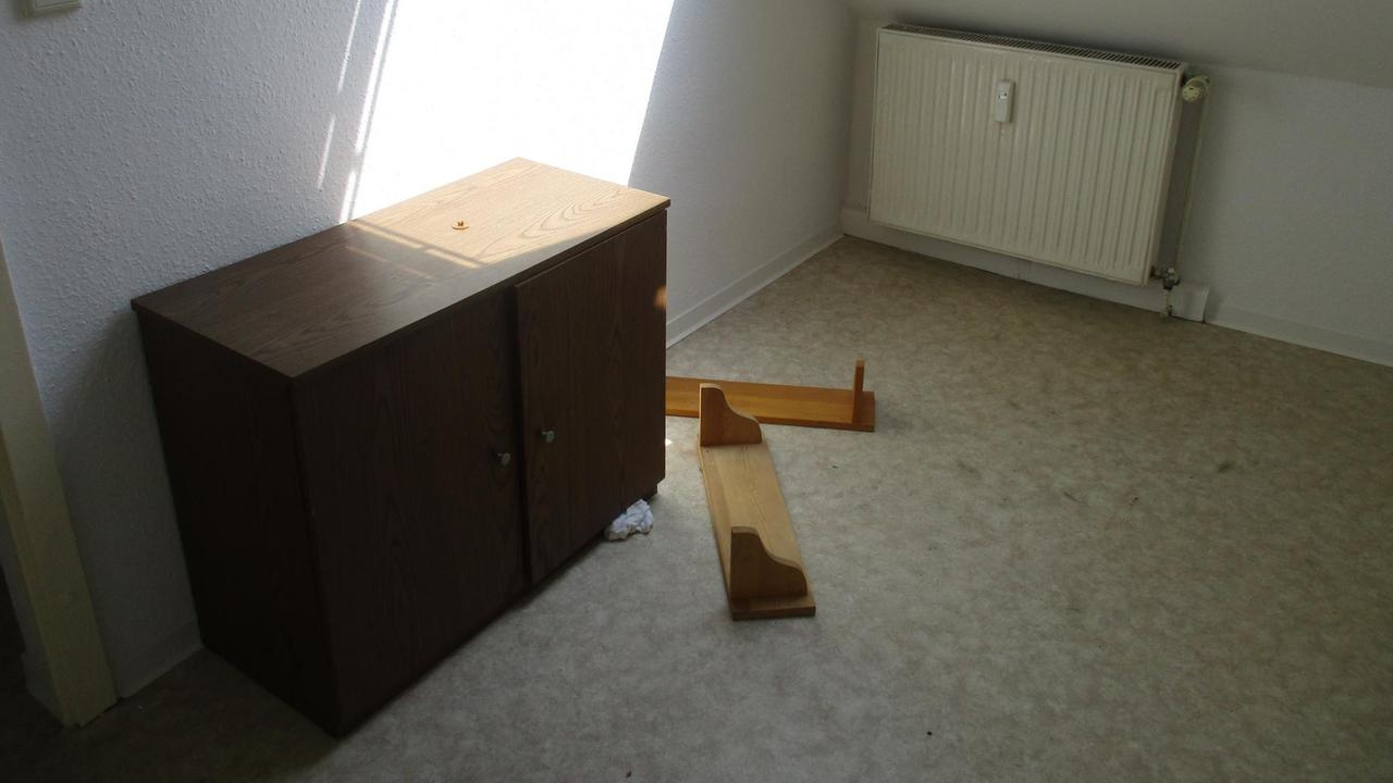 Leere Ecke in einem Zimmer Leere Ecke in einem Zimmer